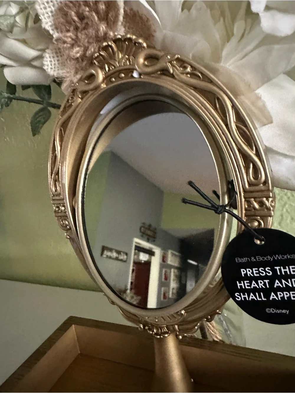 NEW DISNEY VILLAIN COLLECTION MAGICAL VANITY MIRROR